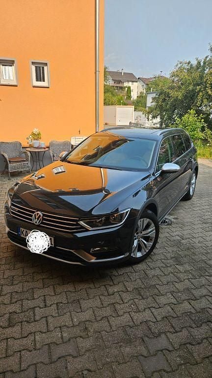 Grau Gebraucht 2019 VW Passat Alltrack Kombi | 24.900 € (Guter Preis) - Bild 1/4