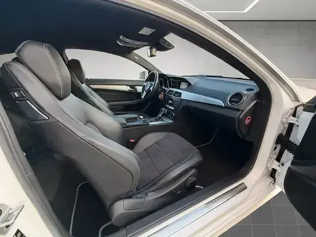Gebraucht Mercedes C180 AMG line 156 PS (114 kW) 2014 Weiß Coupé