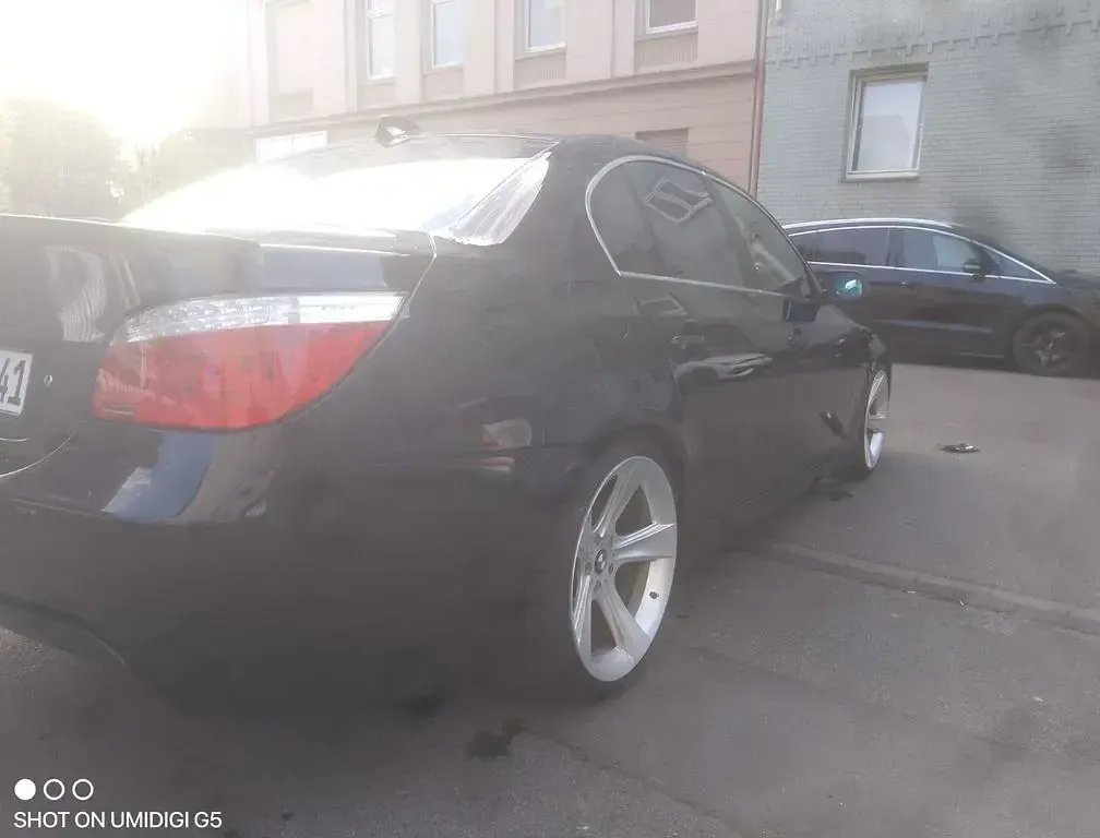Gebraucht BMW 523 190 PS (139 kW) 2008 Schwarz Limousine