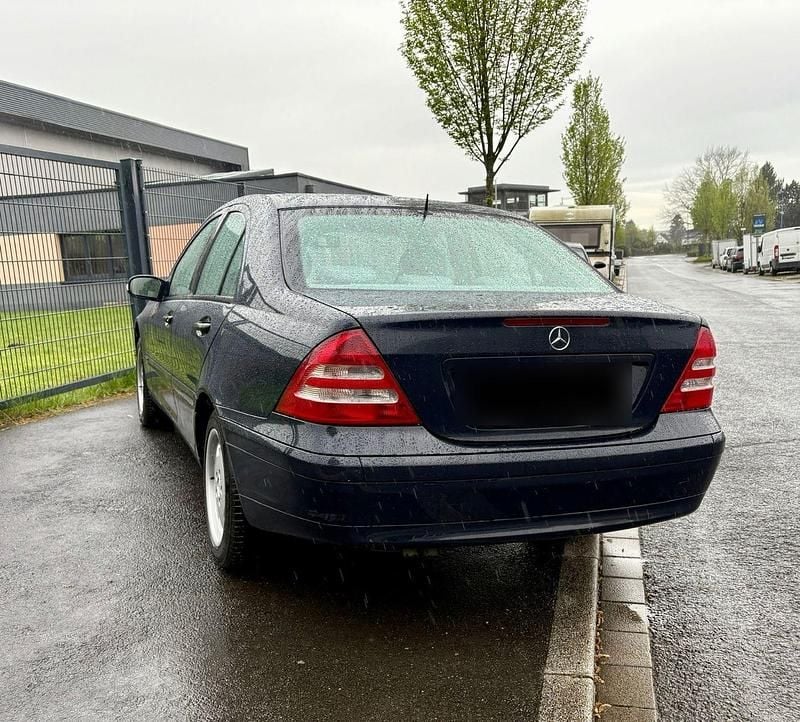 Gebraucht Mercedes C180 129 PS (94 kW) 2001 Blau Limousine