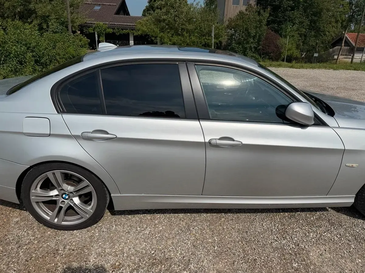 Gebraucht BMW 320 170 PS (125 kW) 2010 Silber Limousine