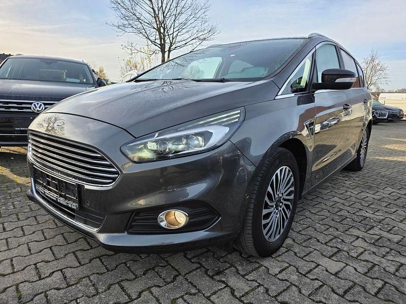 Grau Gebraucht 2019 Ford S-MAX Titanium Van / Kleinbus | 18.990 € (Guter Preis) - Bild 1/4