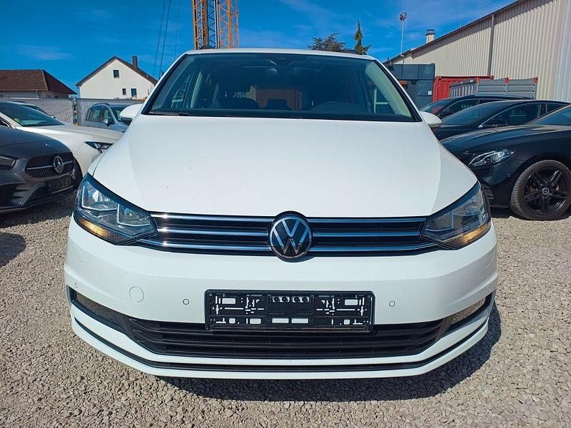 Gebraucht VW Touran Comfortline 150 PS (110 kW) 2022 Weiß Van / Kleinbus