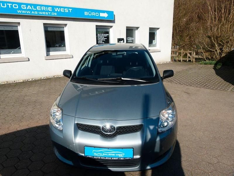 Gebraucht Toyota Auris Life 101 PS (74 kW) 2009 Silber Kleinwagen
