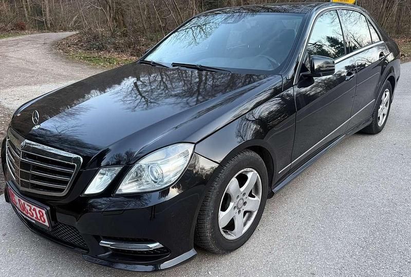 Gebraucht Mercedes E300 204 PS (150 kW) 2013 Obsidianschwarz  metalliclack Limousine