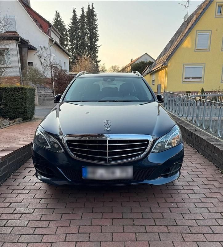 Blau Gebraucht 2014 Mercedes E220 Kombi | 9.999 € (Guter Preis) - Bild 1/3
