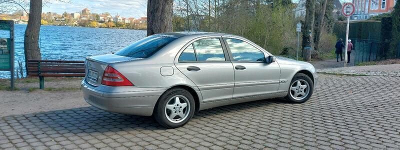 Gold Gebraucht 2004 Mercedes C200 Limousine | 2.200 € (Superpreis) - Bild 1/4