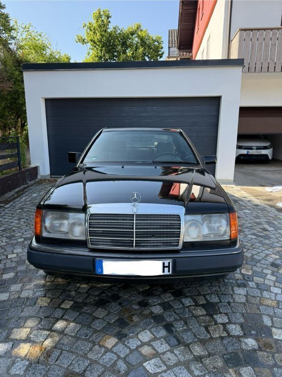 Schwarz Gebraucht 1992 Mercedes E300 Coupé | 7.000 € - Bild 1/4