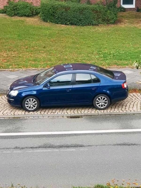 Blau Gebraucht 2010 VW Jetta Limousine | 4.350 € (Fairer Preis) - Bild 1/4