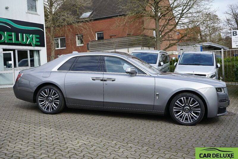 Gebraucht Rolls Royce Ghost 571 PS (419 kW) 2021 Jubileesilver metallic Limousine