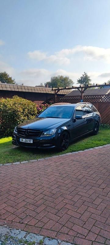 Schwarz Gebraucht 2012 Mercedes C200 Avantgarde Kombi | 14.300 € (Etwas zu teuer) - Bild 1/4