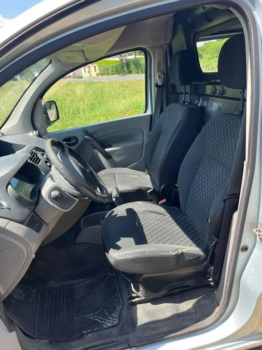 Gebraucht Renault Kangoo 76 PS (55 kW) 2010 Grau Van / Kleinbus