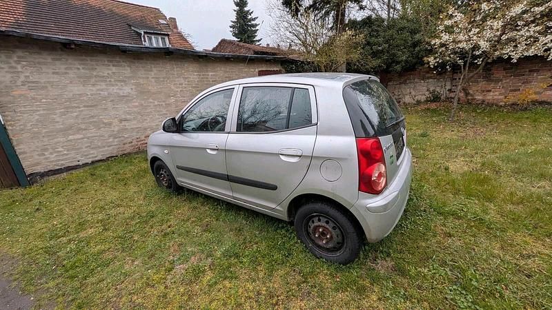 Second-hand Kia Picanto 68 CP (50 kW) 2008 Argintiu Hatchback