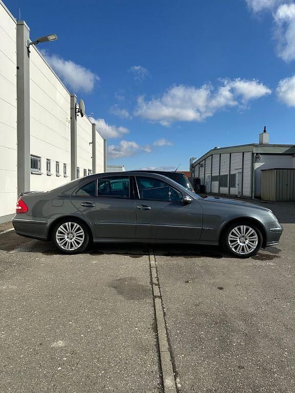 Gebraucht Mercedes E200 Avantgarde 163 PS (119 kW) 2005 Grau Limousine