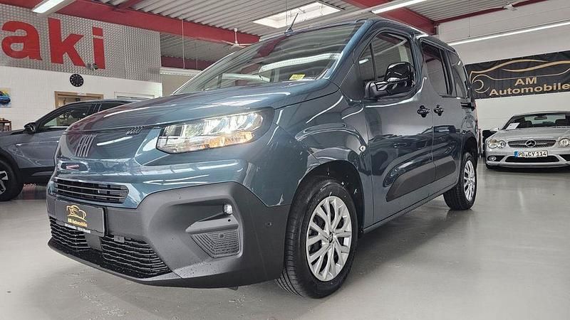 Neu Fiat Doblò 102 PS (75 kW) 2026 Blau Van / Kleinbus