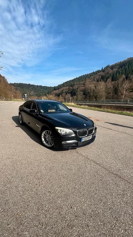 Gebraucht BMW 740 306 PS (225 kW) 2011 Schwarz Limousine