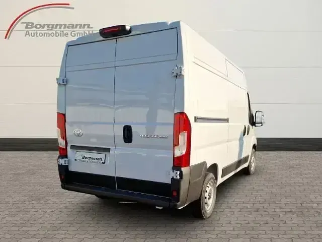 Gebraucht Toyota Proace H2 144 PS (105 kW) 2024 Weiss Van / Kleinbus
