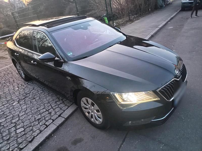 Gebraucht Skoda Superb LAURIN & KLEMENT 190 PS (139 kW) 2016 Schwarz Limousine