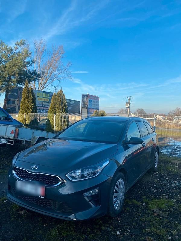 Grau Gebraucht 2019 Kia Ceed Kleinwagen | 6.900 € (Guter Preis) - Bild 1/4