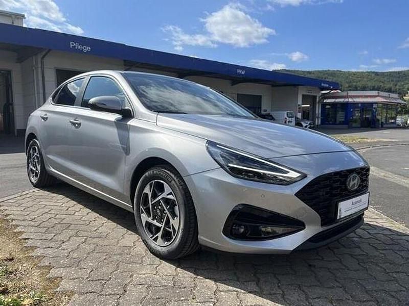 Gebraucht Hyundai i30 101 PS (74 kW) 2024 Silber Limousine