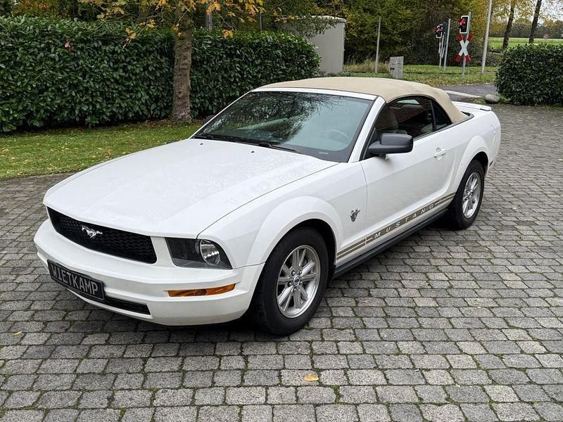 Weiß Gebraucht 2008 Ford Mustang Cabrio | 15.900 € (Etwas zu teuer) - Bild 1/4