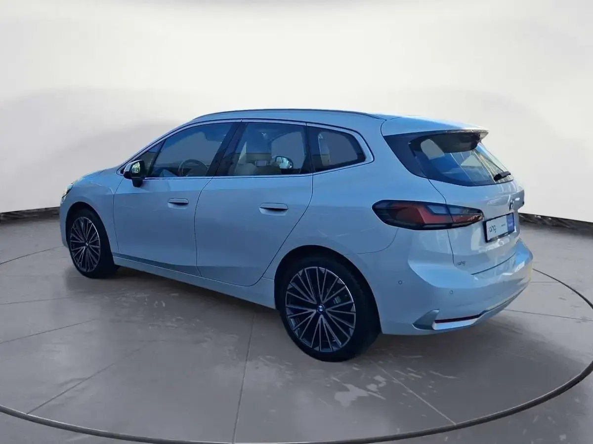 Gebraucht BMW 223 Active Tourer Luxury Line 218 PS (160 kW) 2022 Weiß Van / Kleinbus