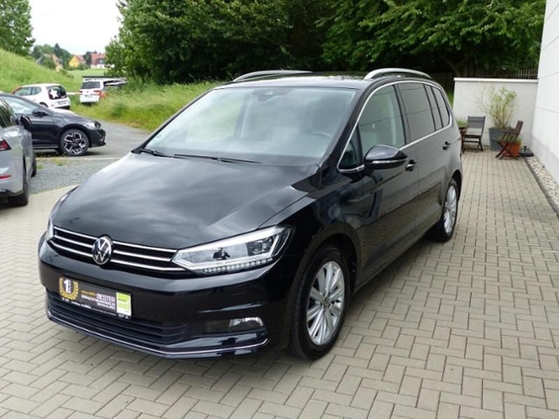 Gebraucht VW Touran Highline 150 PS (110 kW) 2024 Schwarz Van / Kleinbus