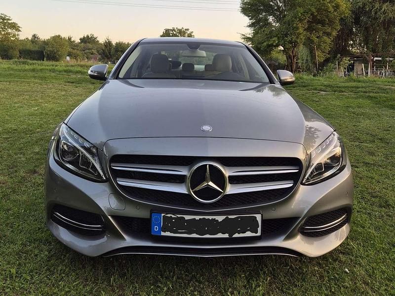 Grau Gebraucht 2015 Mercedes C220 Avantgarde Limousine | 25.449 € (Teuer) - Bild 1/4