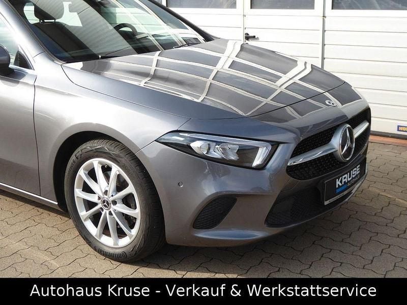 Gebraucht Mercedes A200 Business 163 PS (119 kW) 2019 Grau Limousine