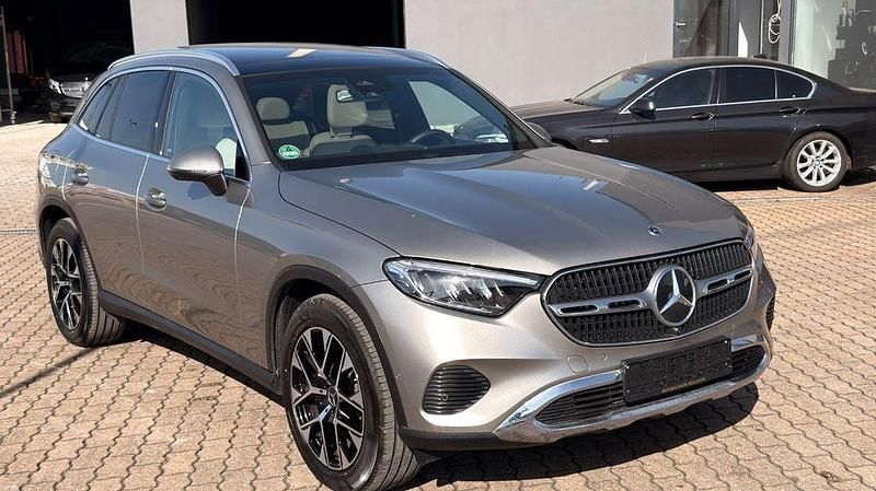 Gebraucht Mercedes GLC200 204 PS (150 kW) 2023 Grau SUV