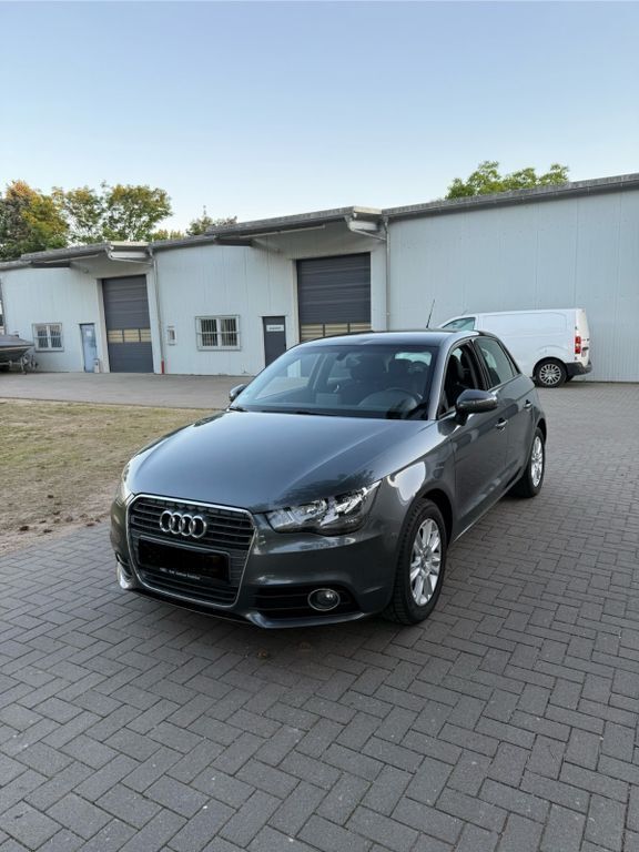 Grau Gebraucht 2012 Audi A1 Attraction Kleinwagen | 8.500 € (Superpreis) - Bild 1/4