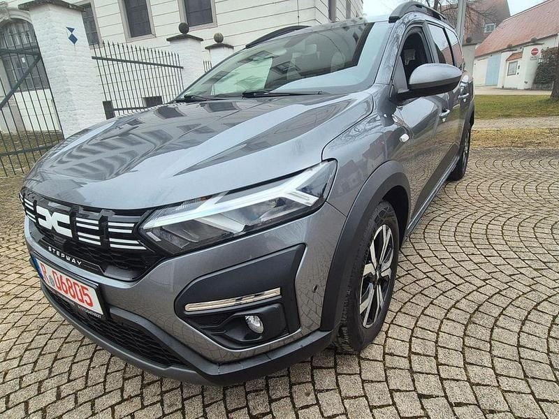 Grau Gebraucht 2024 Dacia Jogger Van / Kleinbus | 17.499 € (Superpreis) - Bild 1/4