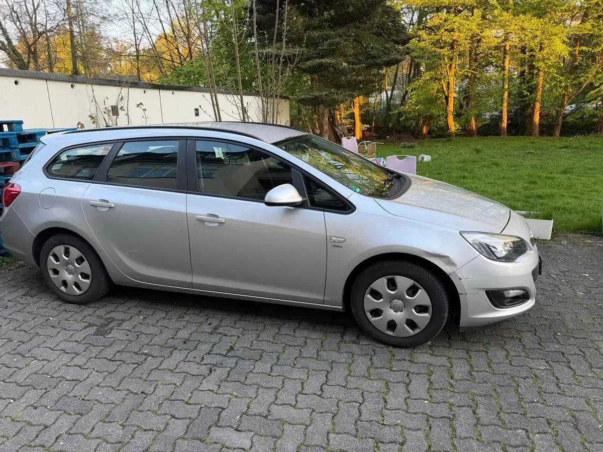 Usata Opel Astra 140 CV (102 kW) 2013 Argento Station wagon