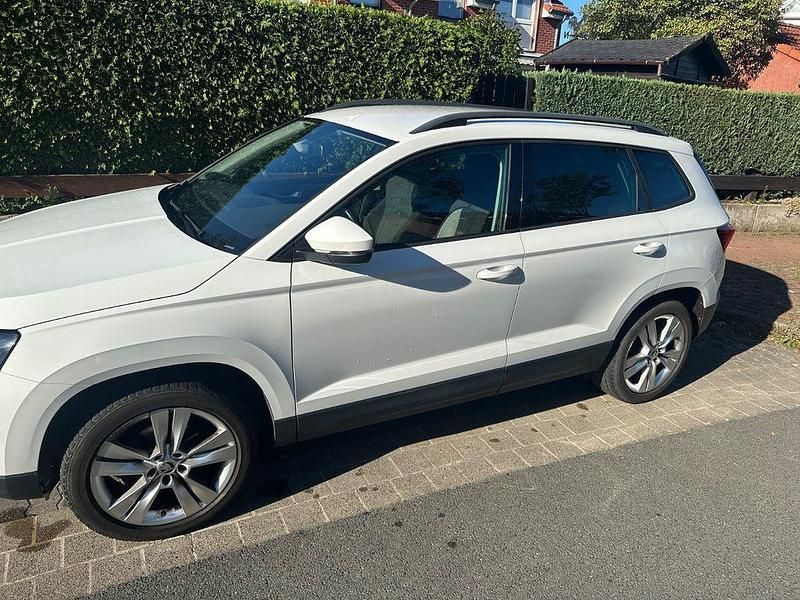 Weiß Gebraucht 2019 Skoda Karoq Style SUV | 15.850 € (Superpreis) - Bild 1/4