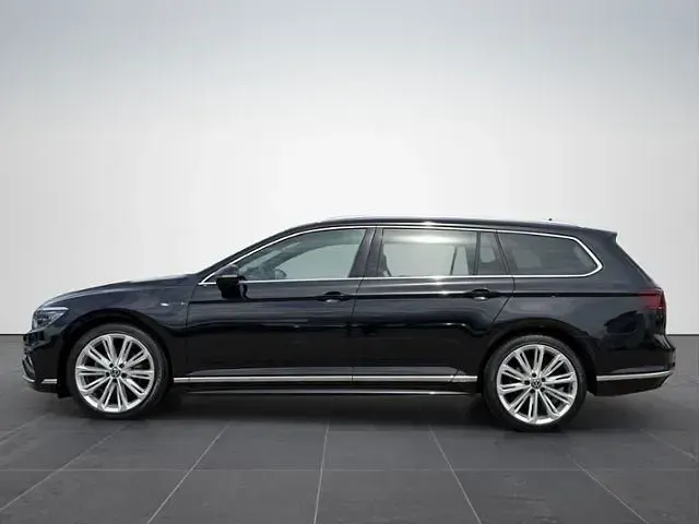 Gebraucht VW Passat Elegance 200 PS (147 kW) 2023 Schwarz Kombi