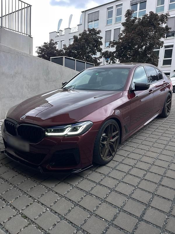 Gebraucht BMW 530e 292 PS (214 kW) 2022 Rot Limousine