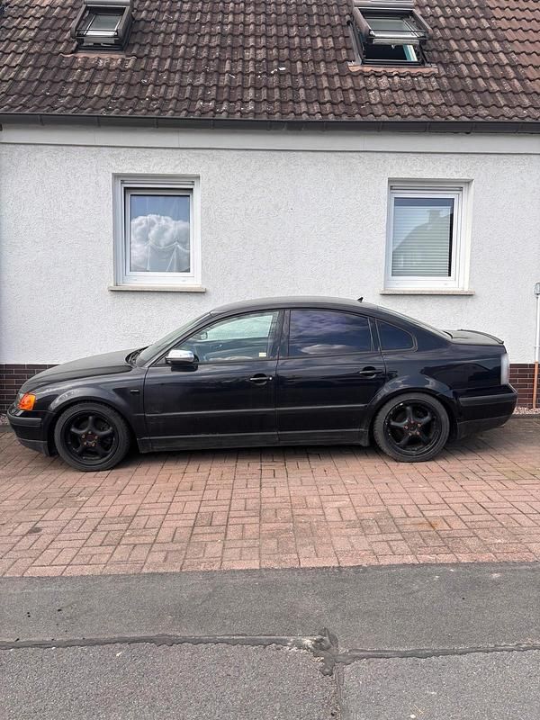 Gebraucht VW Passat 101 PS (74 kW) 1997 Schwarz Limousine