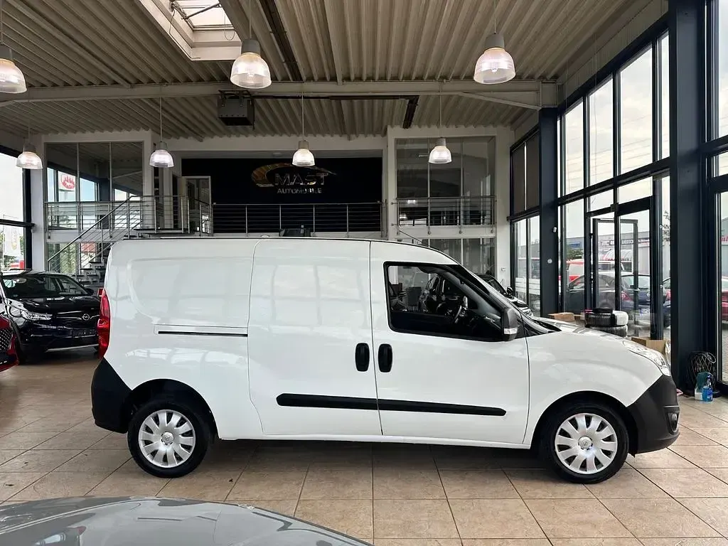 Używany Opel Combo 105 KM (77 kW) 2016 Biały Minivan