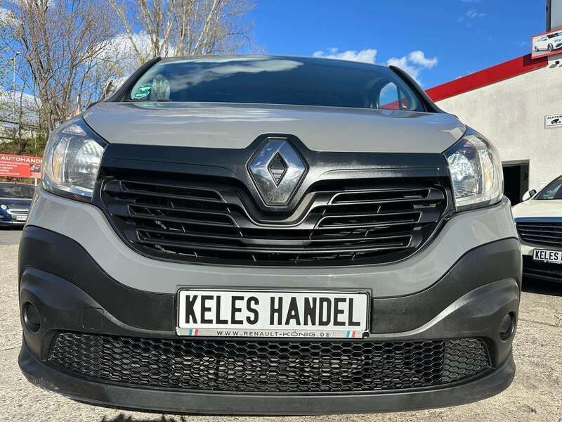 Taupegrau Gebraucht 2015 Renault Trafic Van | 9.990 € (Etwas zu teuer) - Bild 1/4