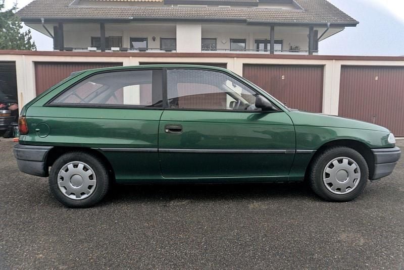 Gebraucht Opel Astra 75 PS (55 kW) 1997 Grün Limousine