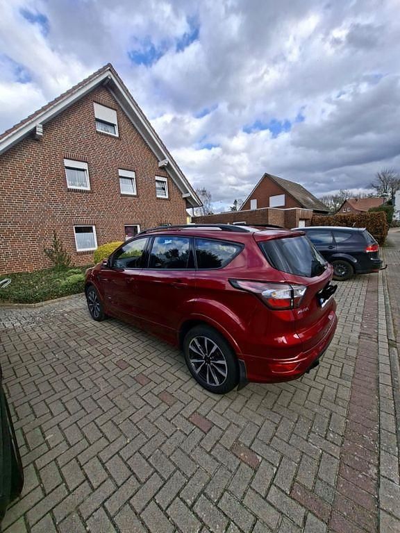 Gebraucht Ford Kuga ST-Line 179 PS (131 kW) 2017 Rot SUV