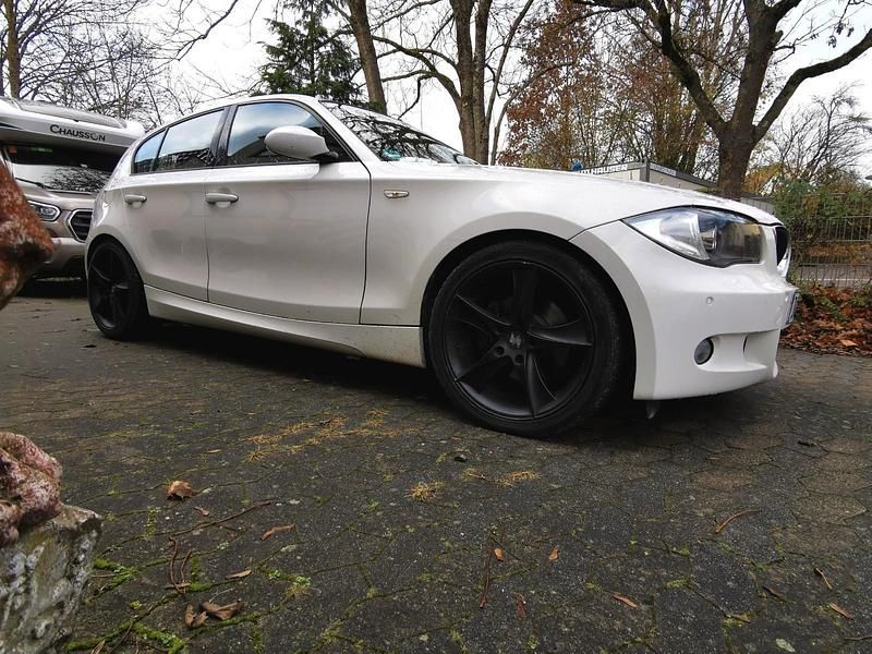 Gebraucht BMW 120 Shadowline 177 PS (130 kW) 2008 Weiß Kleinwagen