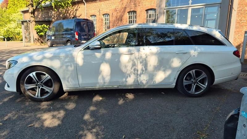 Second-hand Mercedes E200 184 CP (135 kW) 2017 Alb Berlinǎ