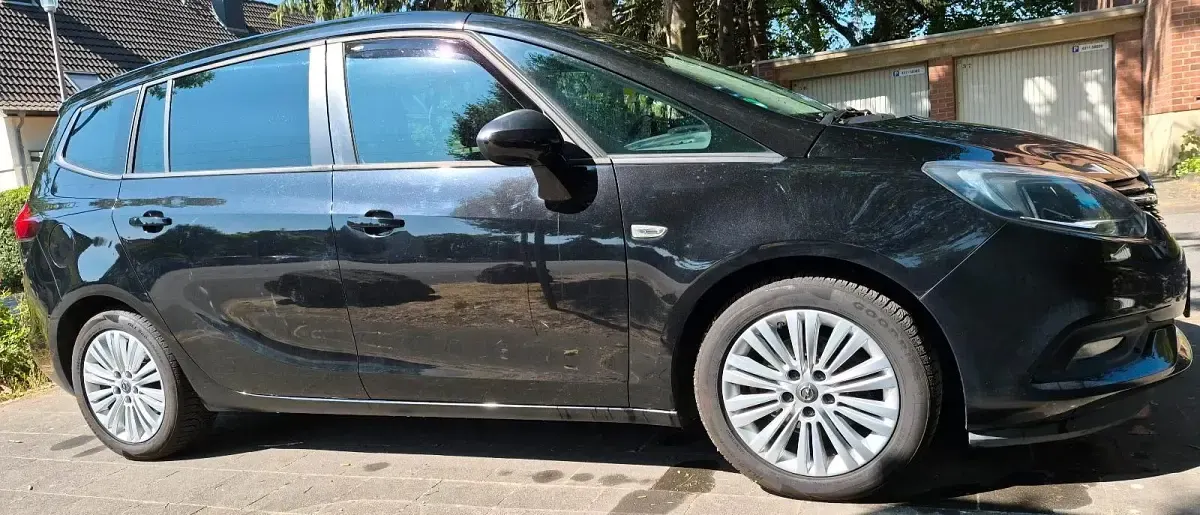 Gebraucht Opel Zafira Tourer Edition 140 PS (102 kW) 2017 Schwarz Van / Kleinbus