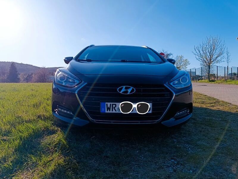 Schwarz Gebraucht 2017 Hyundai i40 Premium Kombi | 10.450 € (Fairer Preis) - Bild 1/4