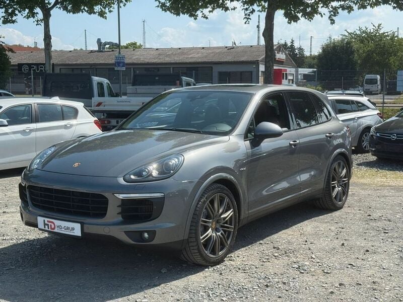 Grau Gebraucht 2016 Porsche Cayenne S SUV | 31.500 € (Superpreis) - Bild 1/4