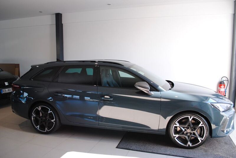 Neu Cupra Leon VZ 333 PS (244 kW) 2025 Blau Limousine