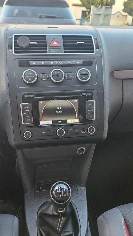 Gebraucht VW Touran Match 105 PS (77 kW) 2013 Schwarz Van / Kleinbus