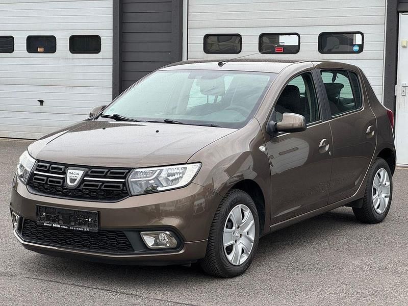 Braun Gebraucht 2016 Dacia Sandero Lauréate Kleinwagen | 4.200 € (Guter Preis) - Bild 1/4