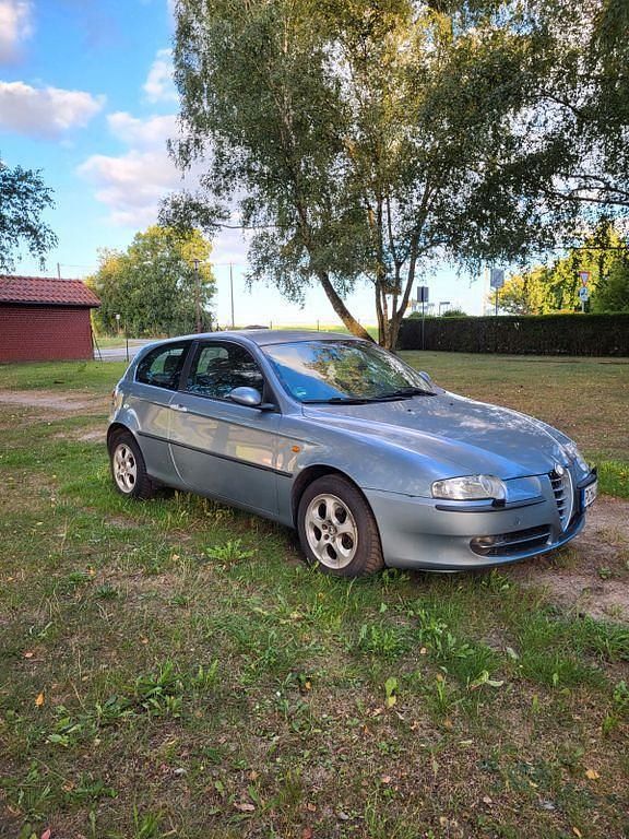 Grau Gebraucht 2003 Alfa Romeo 147 Progression Kleinwagen | 1.200 € (Guter Preis) - Bild 1/4